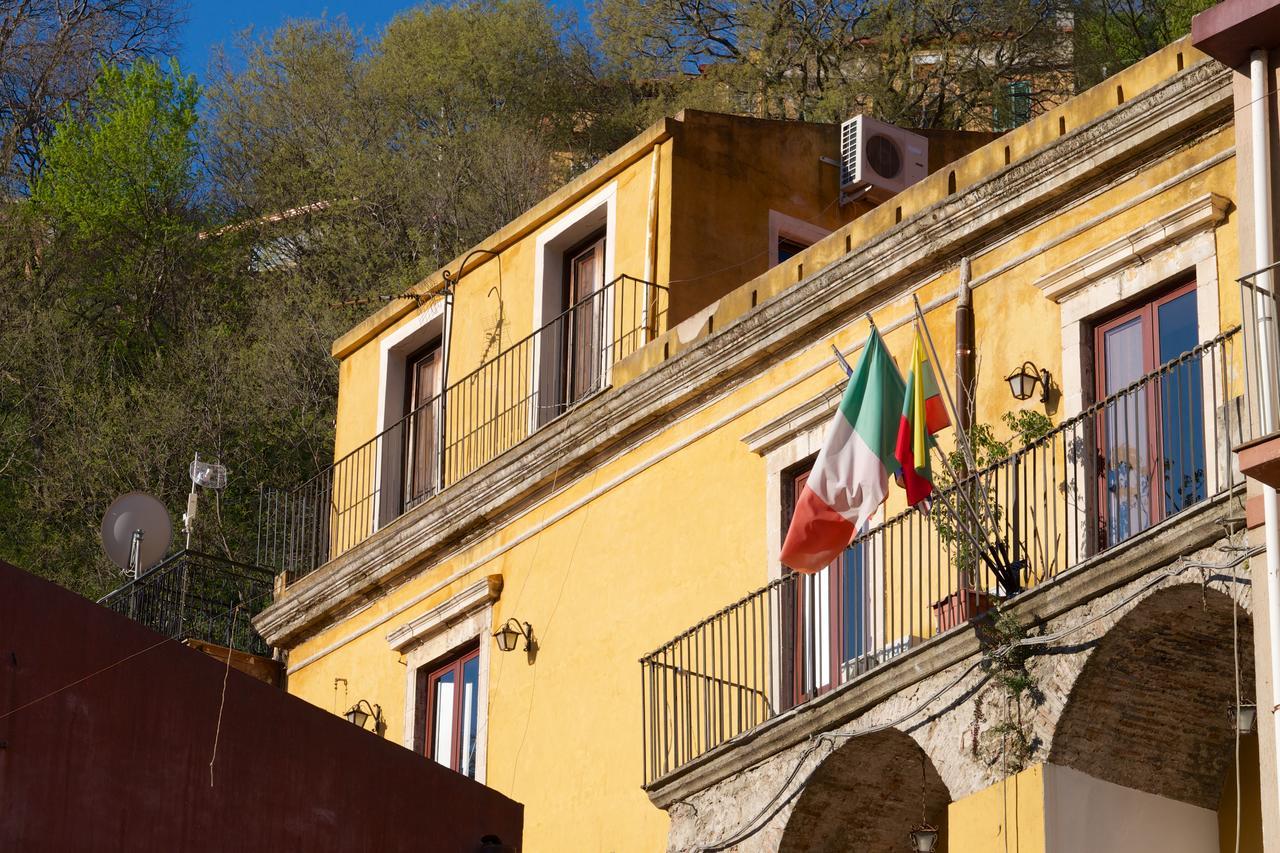 Le Giare Hotell Itala Exteriör bild